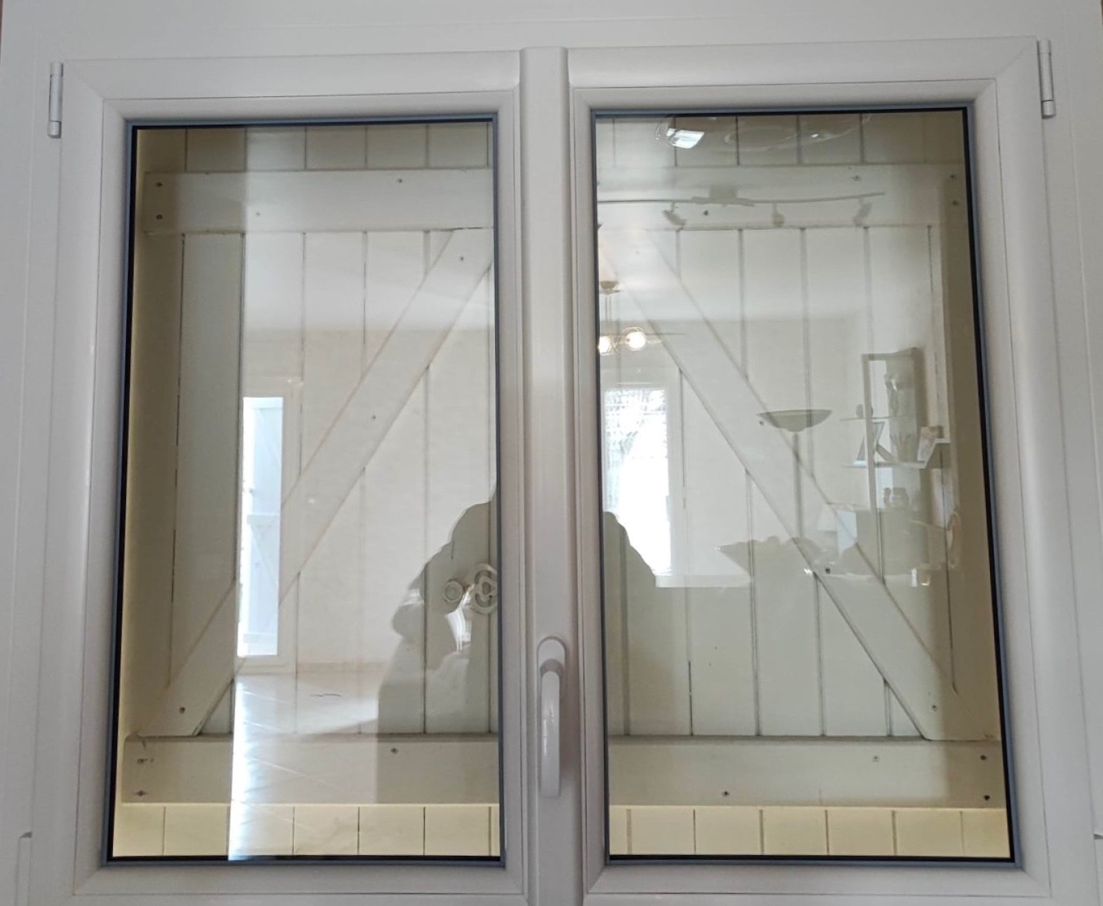 Pose et remplacement de fenêtres oscillo-battantes en bois aluminium avec triple vitrage pour isolation acoustique optimale Tournefeuille (31170)