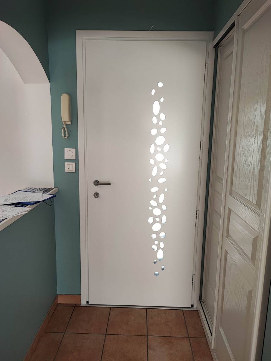 Installation d’une porte d’entrée BEL’M Écume à ST ALBAN, proche de Toulouse.