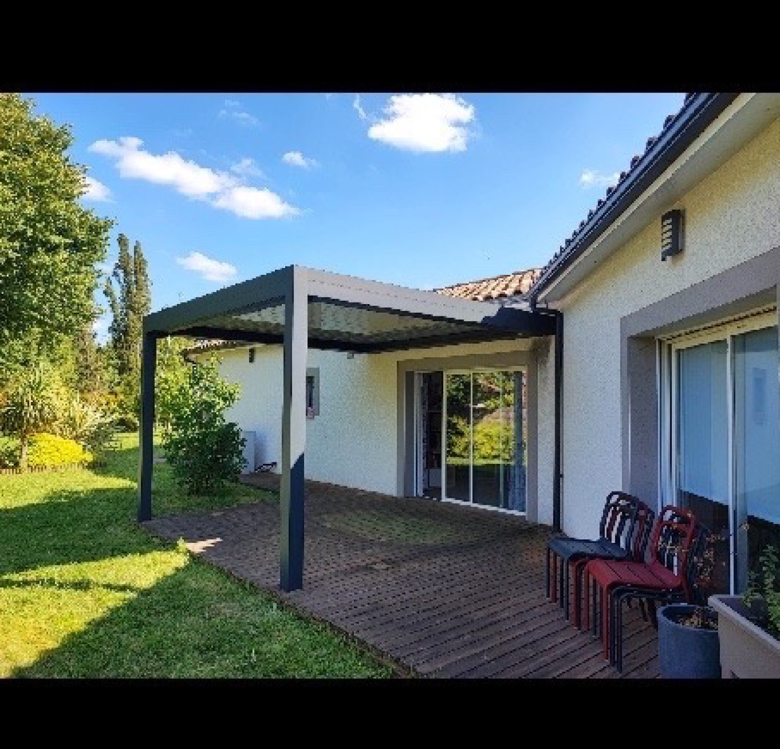 Pose de pergola bioclimatique à lames orientables avec LED intégrés à Balma proche Toulouse 