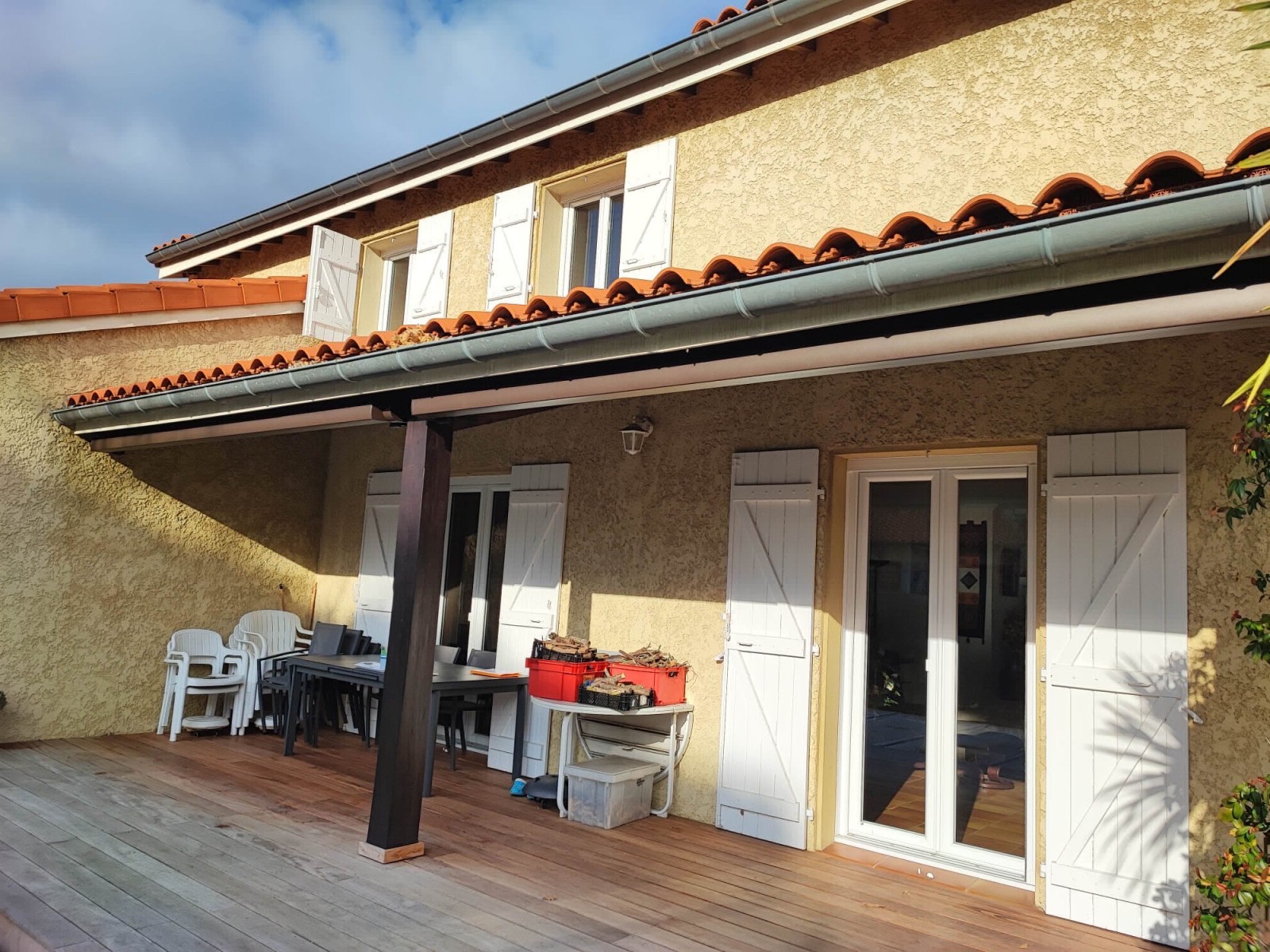 Installer un store banne automatique avec sécurité vent sous ma toiture à Montberon