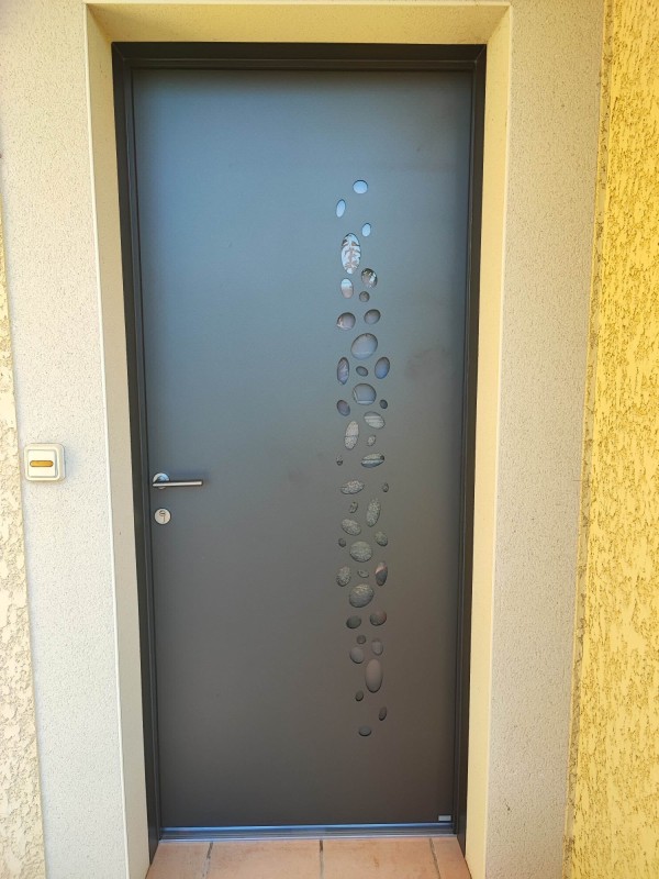 Qui installe des portes d'entrée en alu vitrées et sécurisées à Montauban ?