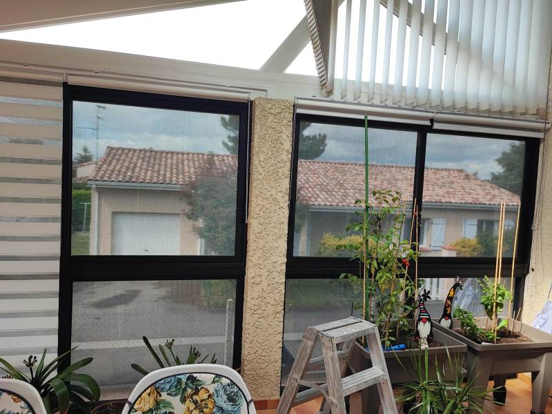 Protection solaire efficace et transparence visuelle grâce aux stores screen à Balma.