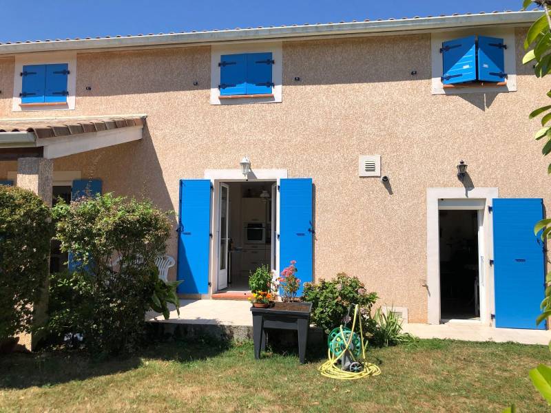 Fourniture et pose sur gonds  existants de volets battants alu isolé bleu RAL 5012 sur la commune de Labastide-Saint-Sernin  (31620) Toulouse