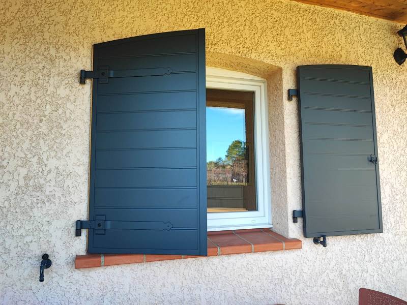 Installation de volets battants EHRET sur mesure à Saint-Geniès-Bellevue