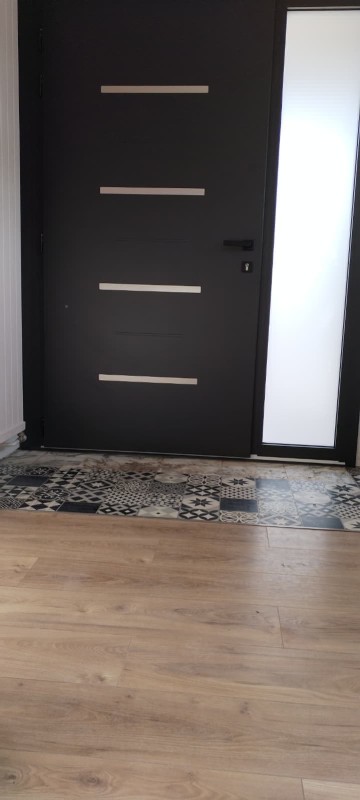 Quel artisan pose des portes d'entrée contemporaines en aluminium sur Colomiers ?