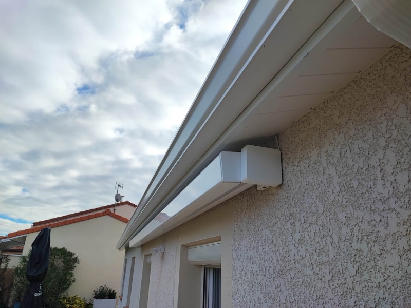 Protection solaire et intégration architecturale : les atouts du store banne coffre intégral. Chantier réalisé à Launaguet (31140)