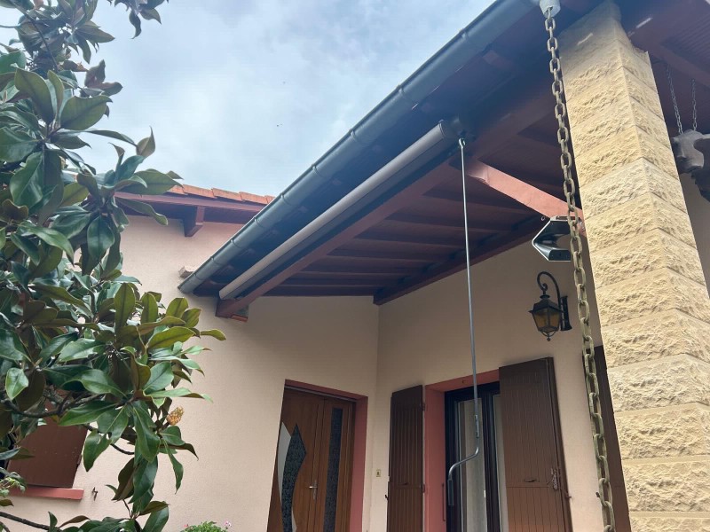 Installation d'un store banne sur-mesure à Tournefeuille pour une protection solaire et embellissement de votre façade à moindre coût