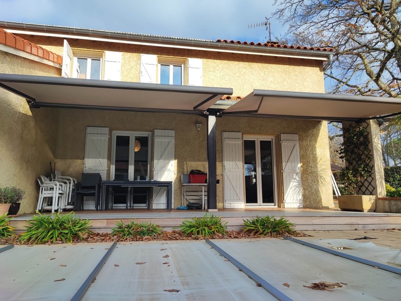 Installer un store banne automatique avec sécurité vent sous ma toiture à Montberon
