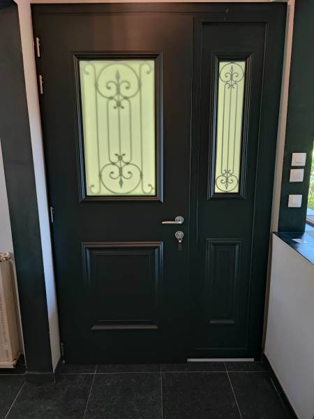 Fourniture et pose d'une porte d'entrée en aluminium monobloc RAL noir chez un client à Tournefeuille 31170