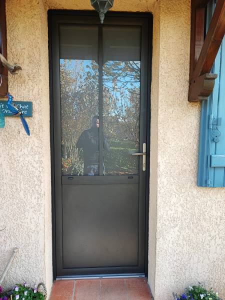 Artisan pour remplace ma porte d’entrée à Pechbonnieu (31140)