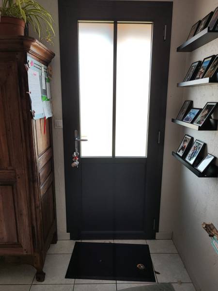 Artisan pour remplace ma porte d’entrée à Pechbonnieu (31140)